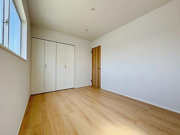 【2階 洋室 6帖 北側】二面採光で明るい洋室です♪