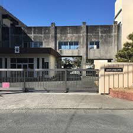 豊橋市立岩西小学校まで765m