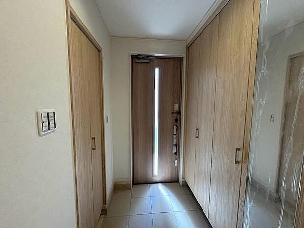 【玄関】シューズボックス、シューズインクローゼットつきで収納も豊富！