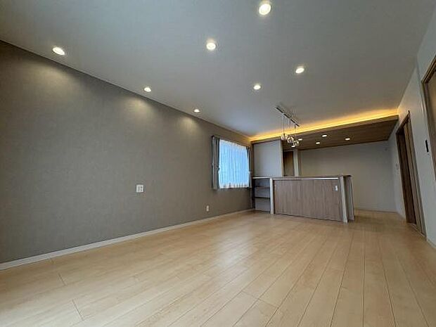 お料理をしながらリビングを見渡せる人気の縦型ＬＤＫ♪