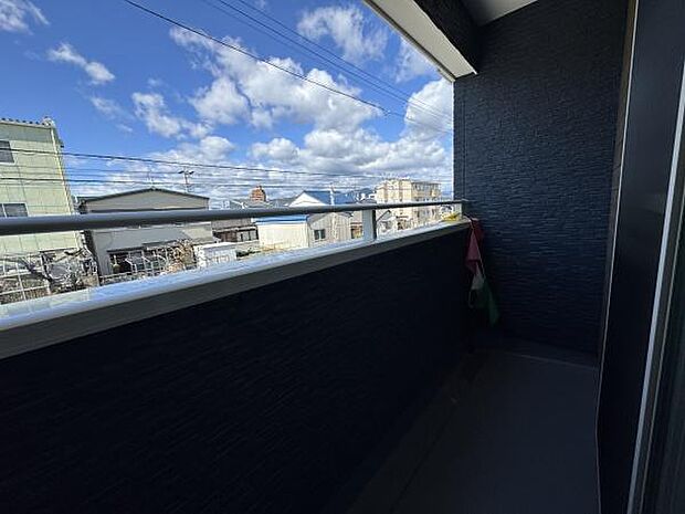 【北面サービスバルコニー】室外機やごみ置き場としてもご活用できます！
