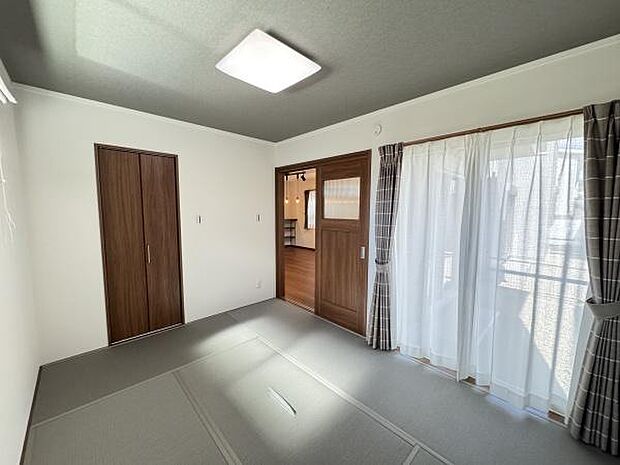 【1階和室 6帖】リビング直結の和室！お子様の遊ぶスペースにピッタリの空間です♪