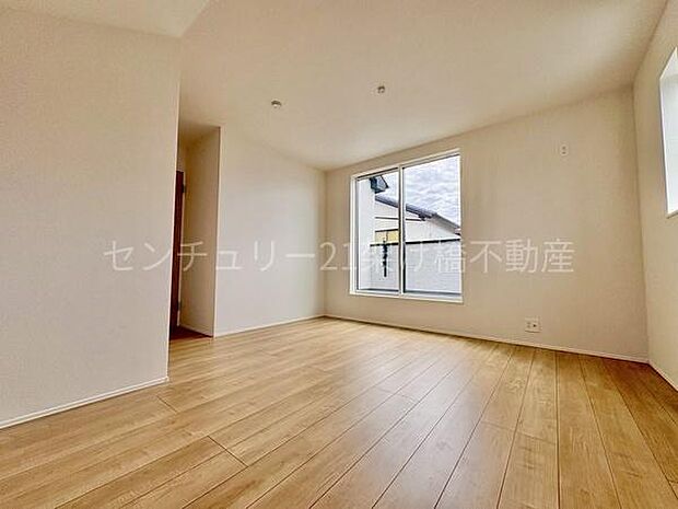 【2階　主寝室　8.7帖】別角度