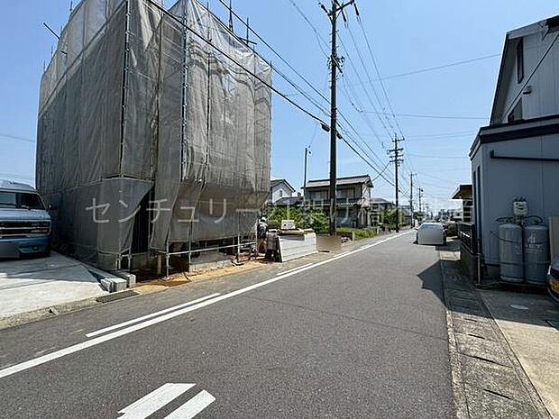 前面道路6ｍ以上あり、駐車も楽々♪