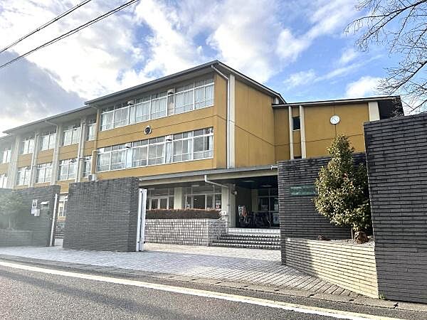 京都市立桂徳小学校まで988m