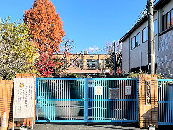 京都市立上鳥羽小学校まで856m