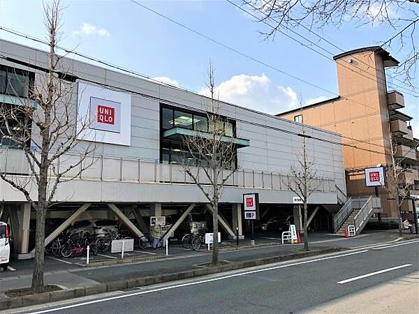 ユニクロ上桂店まで416m