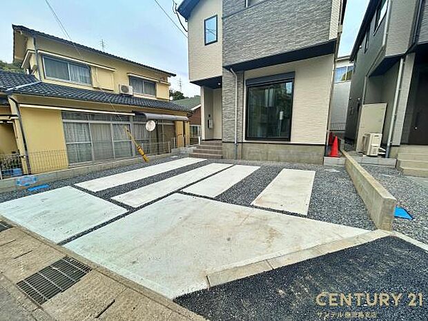 お車、並列2台駐車可能です♪