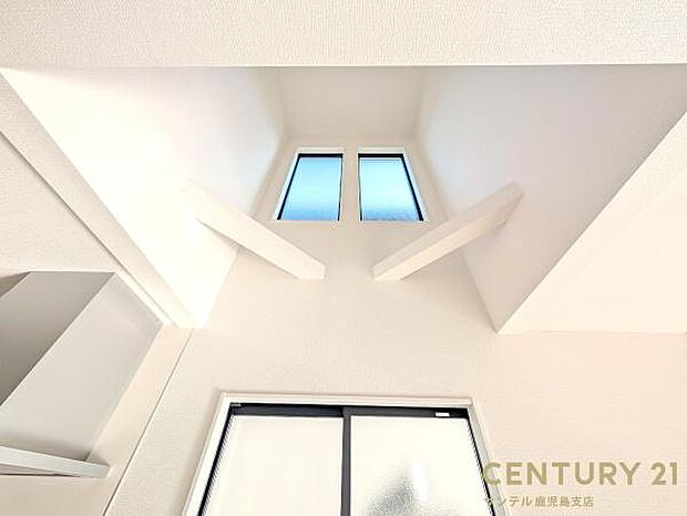 リビングからの吹き抜けです♪