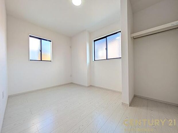 5.5帖の子供部屋になります♪お子様が成長しても使い続けられる、シンプルで暖かみのある快適なお部屋です♪