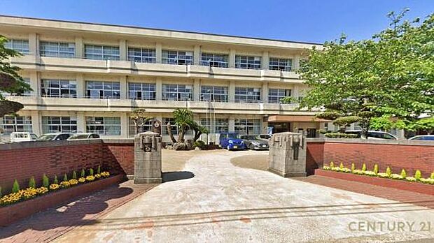 都城市立妻ケ丘中学校まで2400m