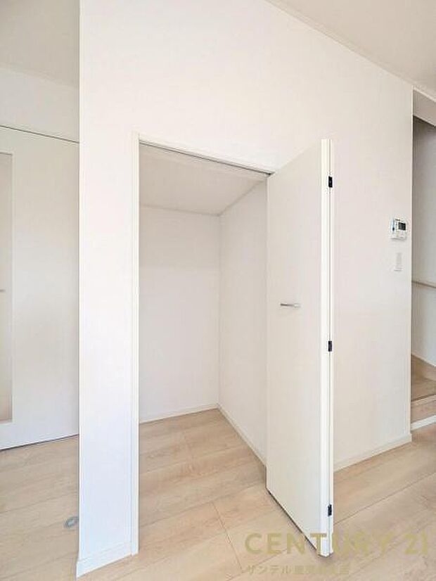 キッチン横の収納スペースです♪パントリーとしても使えます！