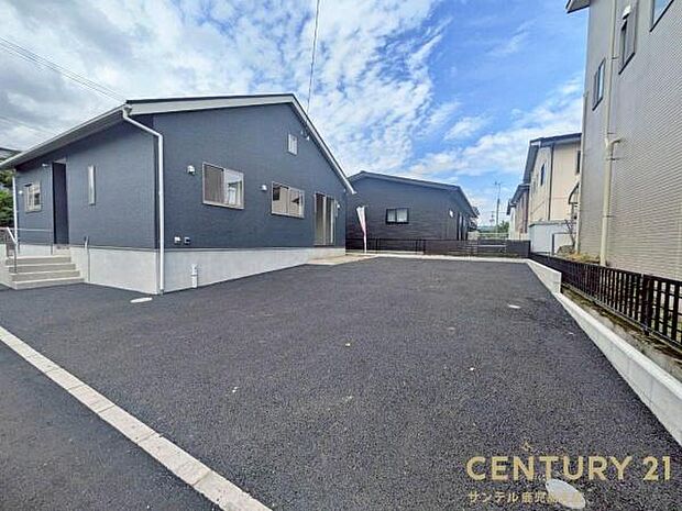 お車2台駐車可能です♪