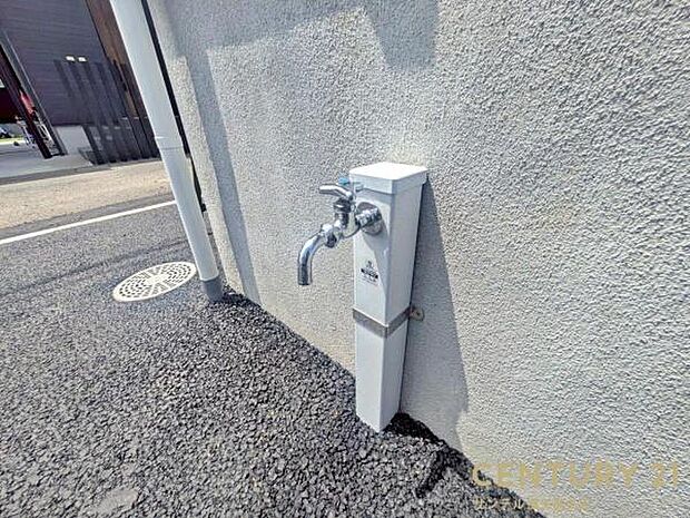 洗車やお掃除に利用できる屋外立水栓です♪特にお車は、降灰した後にすぐに洗い流せます！