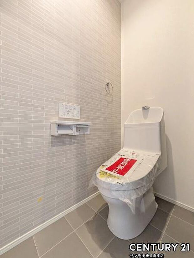 1階のウォシュレットが付いた広々として落ち着いた空間のお手洗いになります♪