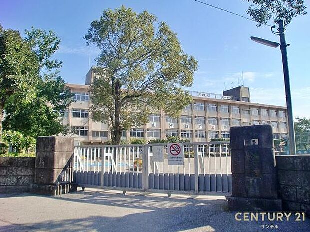 鹿児島市立西谷山小学校まで1300m