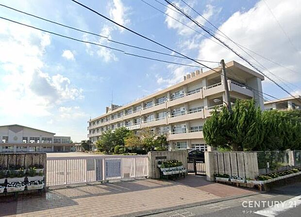 鹿児島市立草牟田小学校まで1300m