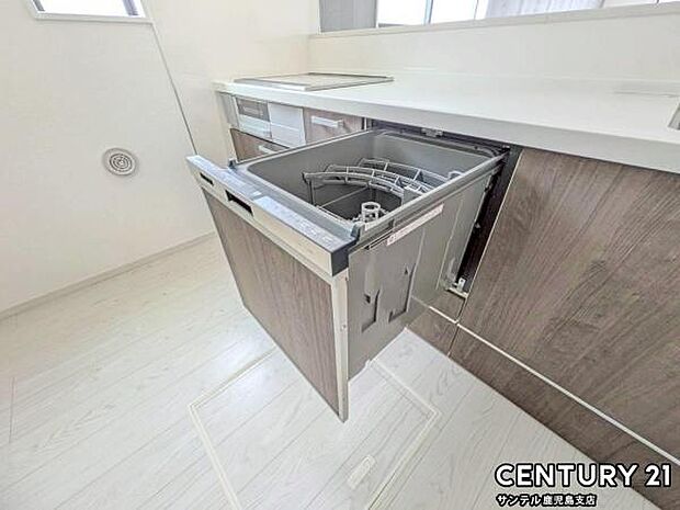 手荒れを防いで、家事の時間も削減できる食洗機付き♪高水温で洗浄をするので、衛生面的にも安心で♪片付けの時短にもなるので大活躍間違いなしです♪