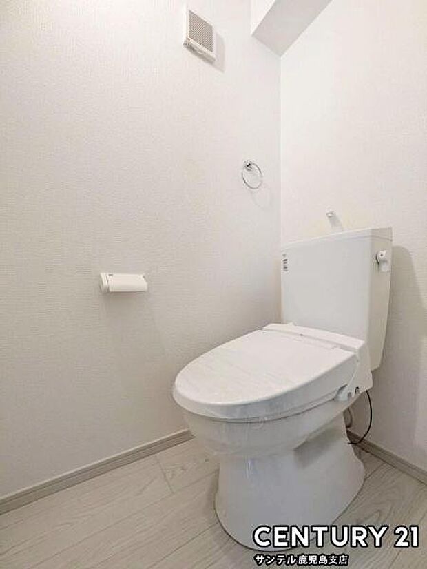 1階のウォシュレットが付いた落ち着いた空間のお手洗いになります♪