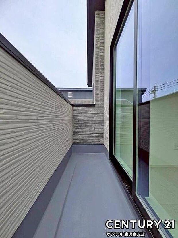 ぽかぽかした天気の良い日は、洗濯物を外で干すことが出来ます♪