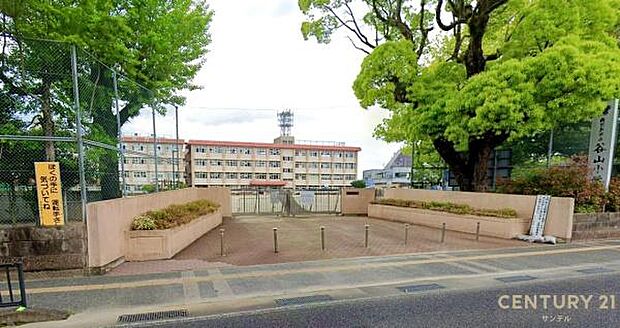 鹿児島市立谷山小学校まで650m