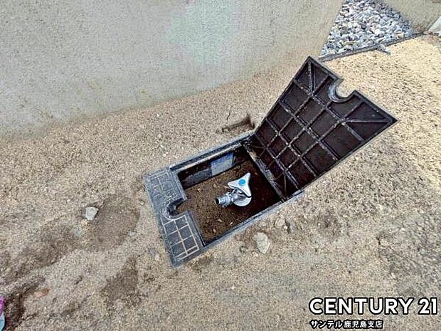 洗車やお掃除に利用できる屋外埋込タイプ水栓です♪特にお車は、降灰した後にすぐに洗い流せます!