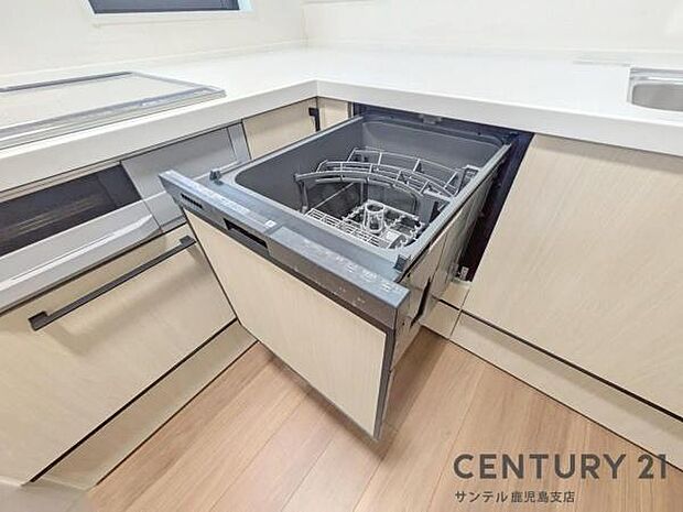 手荒れを防いで、家事の時間も削減できる食洗機付き♪高水温で洗浄をするので、衛生面的にも安心で♪片付けの時短にもなるので大活躍間違いなしです♪