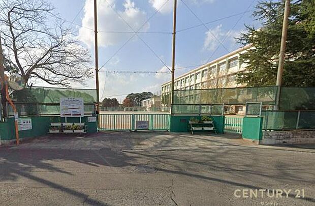 鹿児島市立緑丘中学校まで2500m