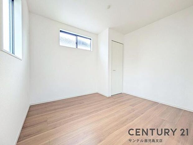 4.8帖側の洋室です♪