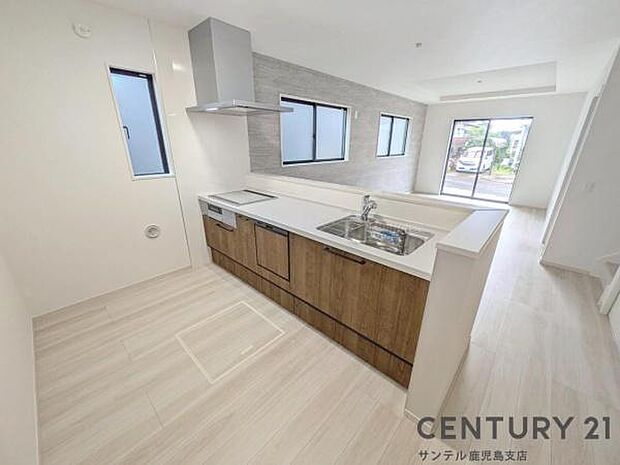 シンプルで使いやすい設計のキッチン♪そしてカウンターキッチンなので、リビングにいるご家族と会話を楽しみながらお料理ができます♪標準で食洗機付いています！