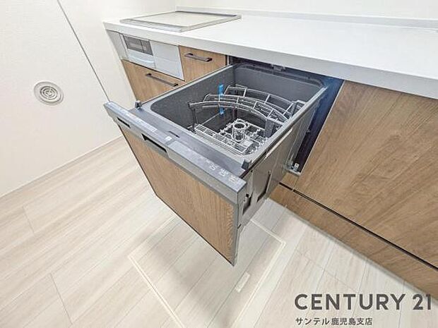 手荒れを防いで、家事の時間も削減できる食洗機付き♪高水温で洗浄をするので、衛生面的にも安心で♪片付けの時短にもなるので大活躍間違いなしです♪