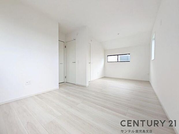 9.7帖の洋室です♪仕切りを付けて分けて使うことも出来ます！子供部屋にも十分使える仕様の洋室になっております！