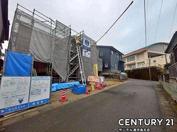 前面道路から撮影した現地写真です♪