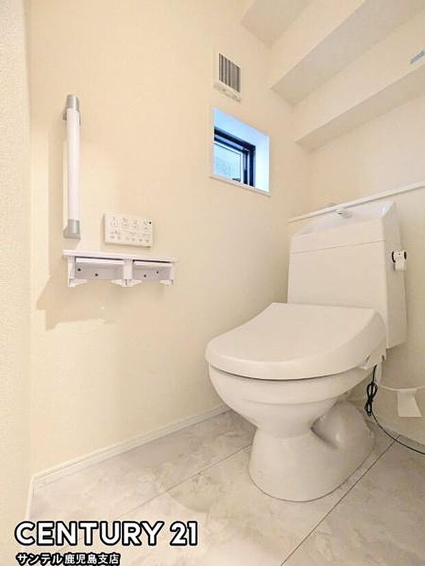 1階のウォシュレットが付いた落ち着いた空間のお手洗いになります♪