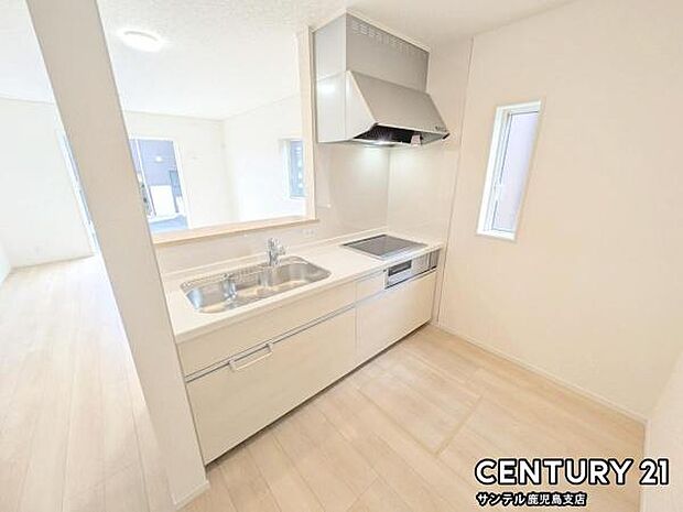 シンプルで使いやすい設計のキッチン♪そしてカウンターキッチンなので、リビングいるご家族と会話を楽しみながらお料理ができます♪オプションで食洗器を付けることができます♪