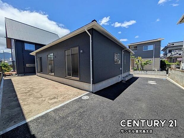 日当たり良好なお庭で天気の良い日はお子様と遊ぶこともできます♪