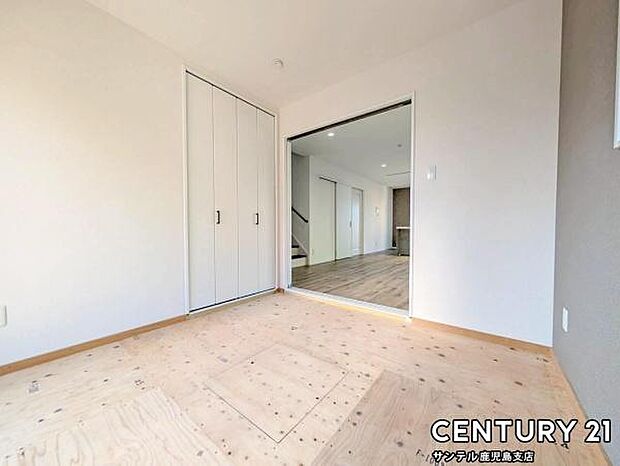 4.5帖の和室です♪リビング横に和室があることで和と洋の雰囲気を味わえ素敵な空間を演出でき、お子様の遊び部屋や客間としても利用できます♪※最終仕上げ前になります！