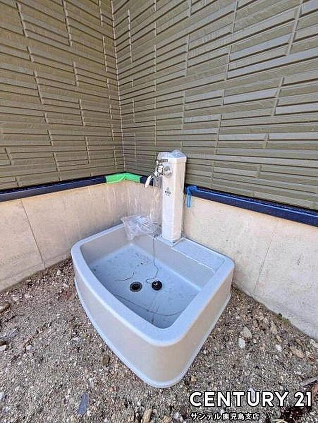 洗車やお掃除に利用できる屋外立水栓です♪特にお車は、降灰した後にすぐに洗い流せます！