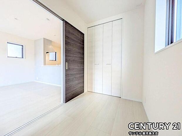 リビング隣りの3帖洋室です♪