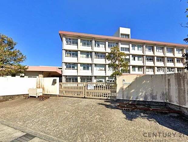 鹿児島市立西紫原中学校まで1100m