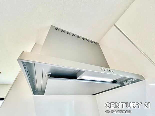 (同仕様モデル写真)キッチン!見栄えも良く、お手入れもしやすいスリム型のレンジフードを搭載♪