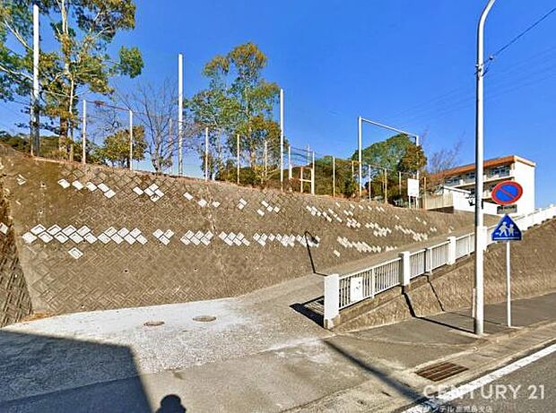 鹿児島市立向陽小学校まで1500m