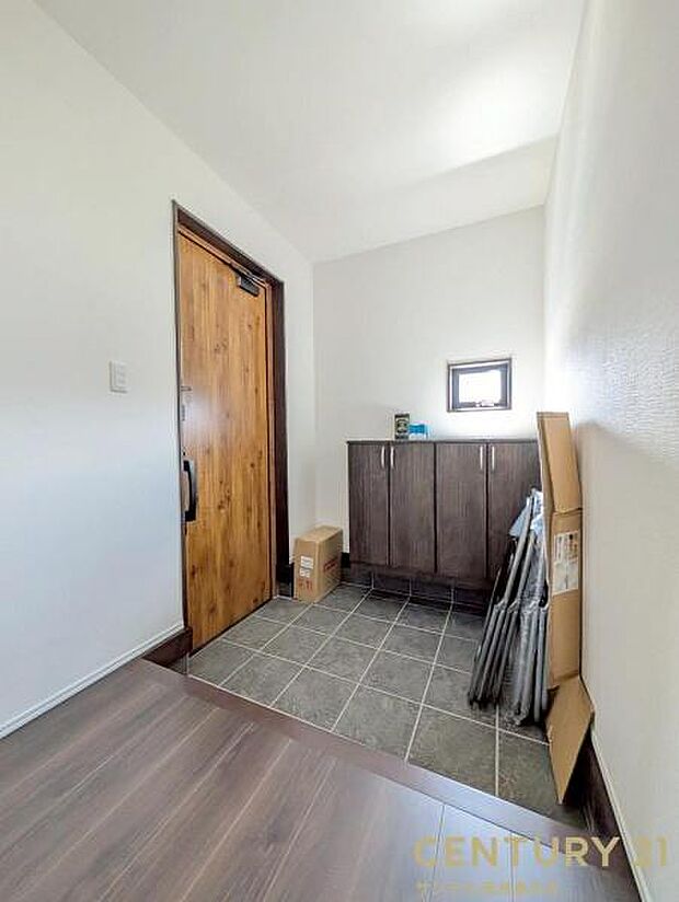 ご新居への出入り口になる明るい玄関には、靴を収納できるシューズボックスが付いております♪いつも清潔感のあるすっきりとした玄関スペースを確保できますよ♪