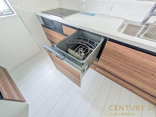 手荒れを防いで、家事の時間も削減できる食洗機付き♪高水温で洗浄をするので、衛生面的にも安心で♪片付けの時短にもなるので大活躍間違いなしです♪