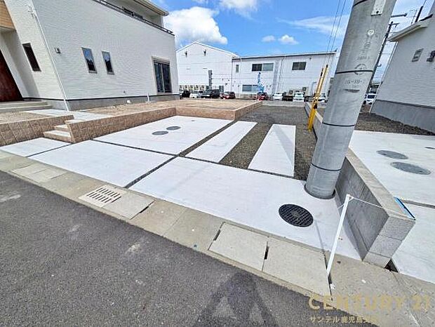 お車3台駐車可能です♪