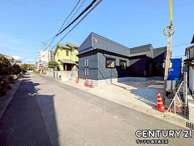 前面道路を含めた現地写真です♪