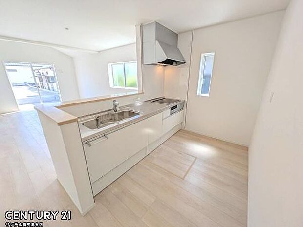 シンプルで使いやすい設計のキッチン♪そしてカウンターキッチンなので、リビングいるご家族と会話を楽しみながらお料理ができます♪オプションで食洗器を付けることができます♪