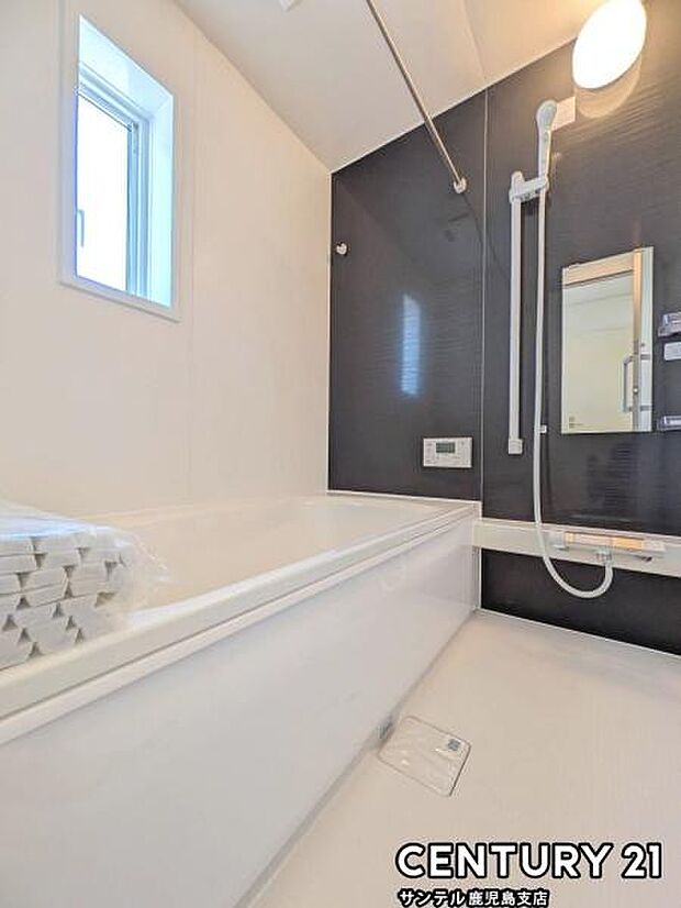 1日の疲れもゆっくり取ることのできる広々とした1坪タイプのシステムバス♪浴室乾燥、涼風、暖房、換気システムが付いておりますので、快適なバスタイムを過ごせます♪