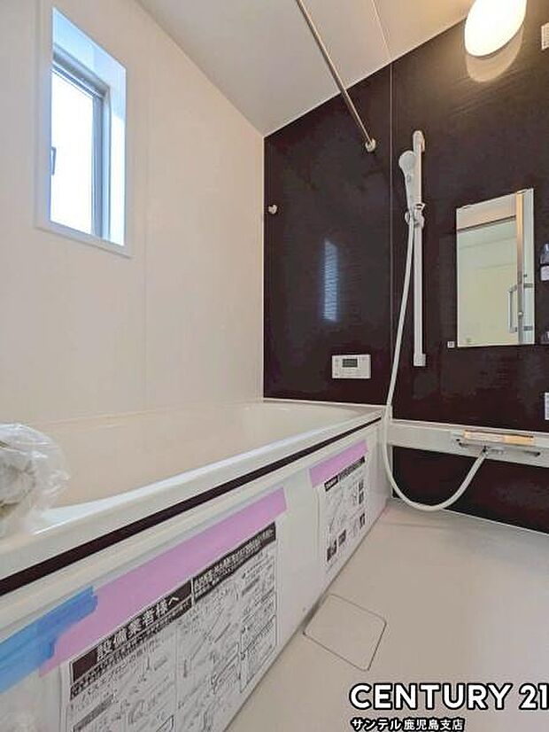 1日の疲れもゆっくり取ることのできる広々とした1坪タイプのシステムバス♪浴室乾燥、涼風、暖房、換気システムが付いておりますので、快適なバスタイムを過ごせます♪