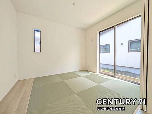 5.2帖の和室です♪リビング横に和室があることで和と洋の雰囲気を味わえ素敵な空間を演出でき、お子様の遊び部屋や客間としても利用できます♪